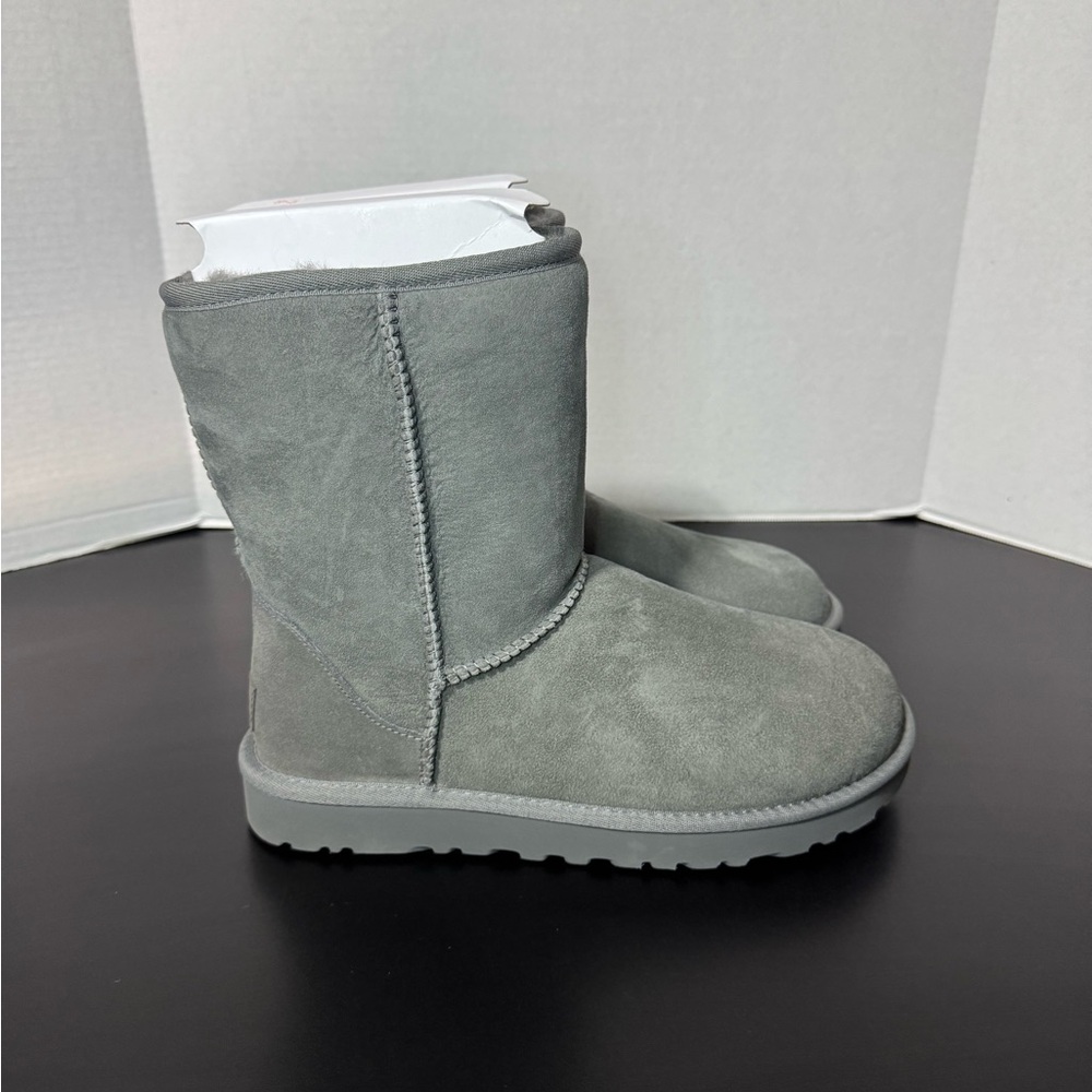 Women’s UGG classic short ll boot
